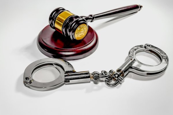尚竞配资 男子索要50万股被拒，纠集他人入户抢劫致1死2伤！最高法已核准死刑