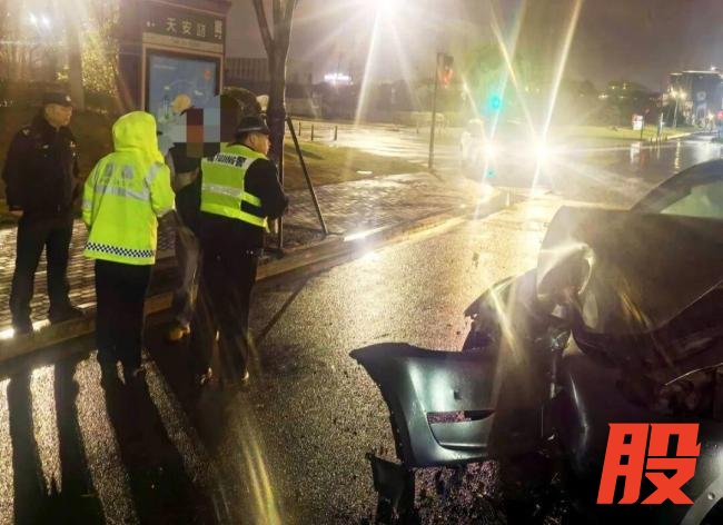 男子骑电瓶车碰瓷获利数千被抓 15次作案终落网